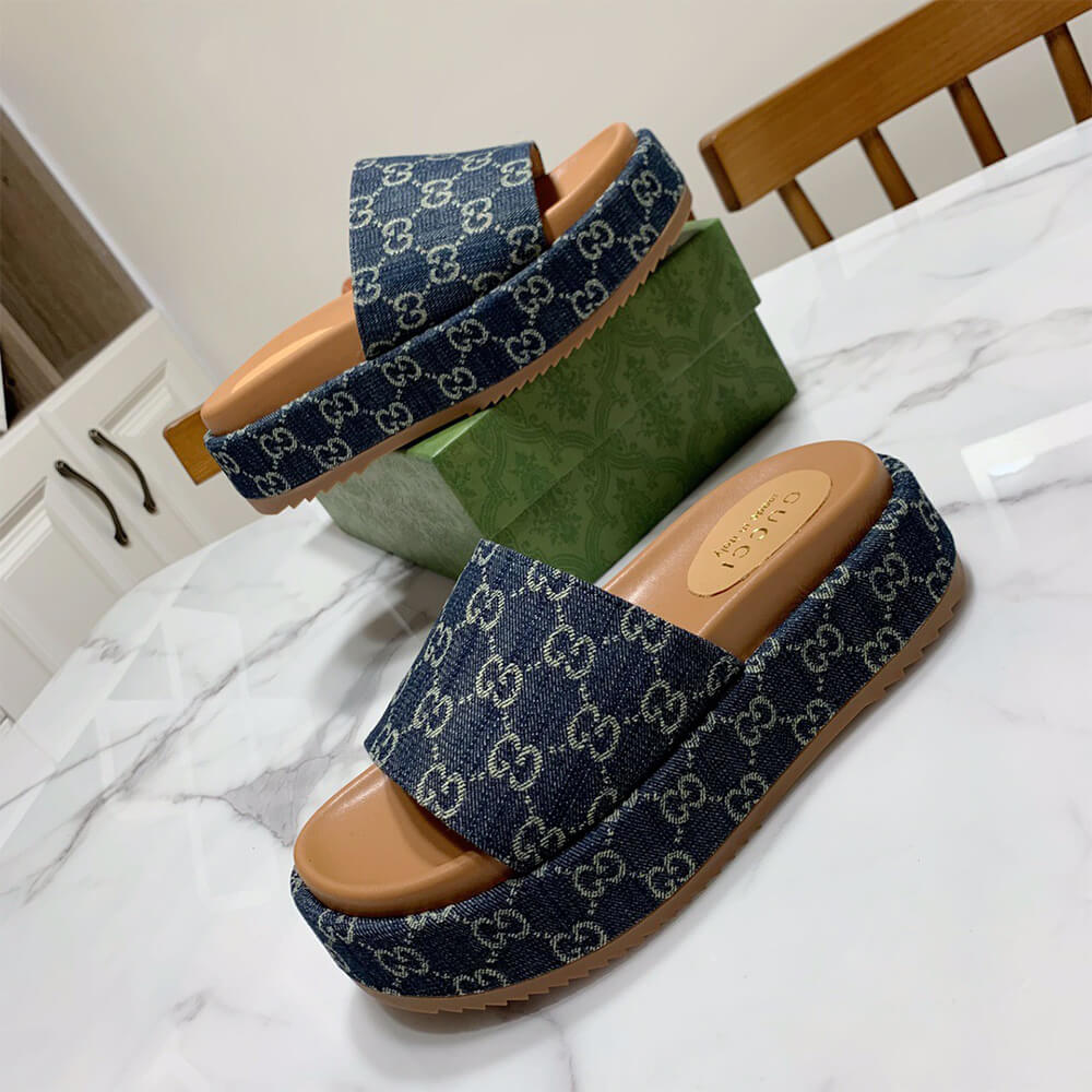 Women’s platform slide sandal
